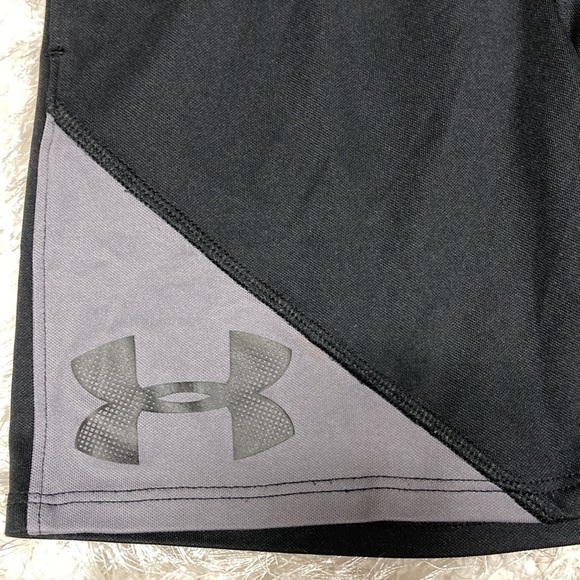 Underarmour size 6 black grey athletic shorts - Picture 2 of 6